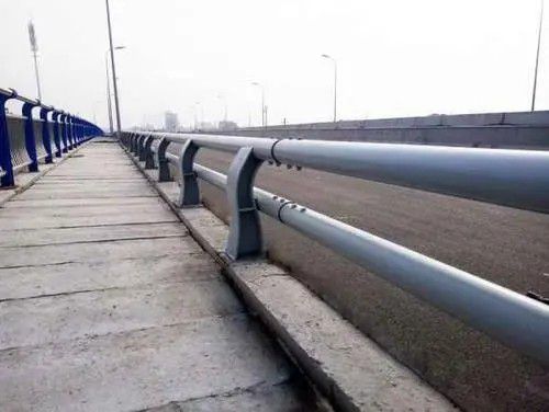 橋梁鋼護(hù)欄